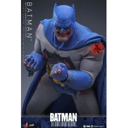 Batman: The Dark Knight Returns Comic Masterpiece Action Figure 1/6 Batman (Battle Damaged Version) 32 cm