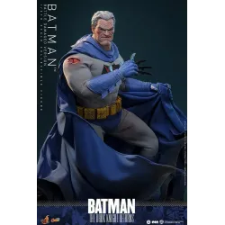 Batman: The Dark Knight Returns Comic Masterpiece Action Figure 1/6 Batman (Battle Damaged Version) 32 cm