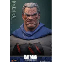 Batman: The Dark Knight Returns Comic Masterpiece Action Figure 1/6 Batman (Battle Damaged Version) 32 cm