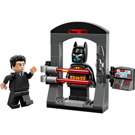 LEGO Super Heroes: Batman - Bruce Wayne and the Batsuit
